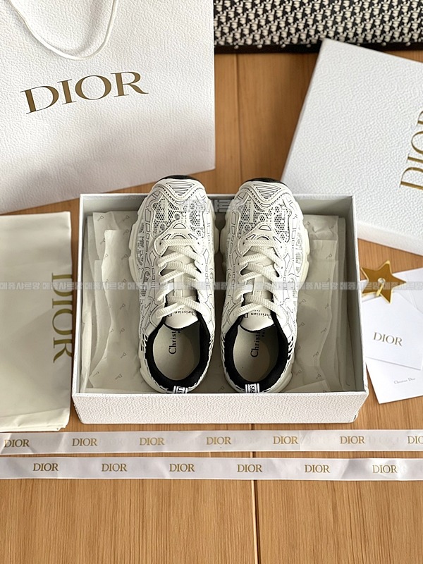 디올 운동화 디올 바이브 스니커즈Weixin Image_202412262140313메종샤르망.jpg