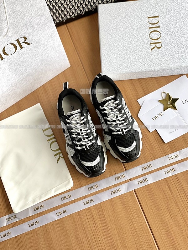 디올 크로노 스니커즈Weixin Image_20241226215253메종샤르망.jpg