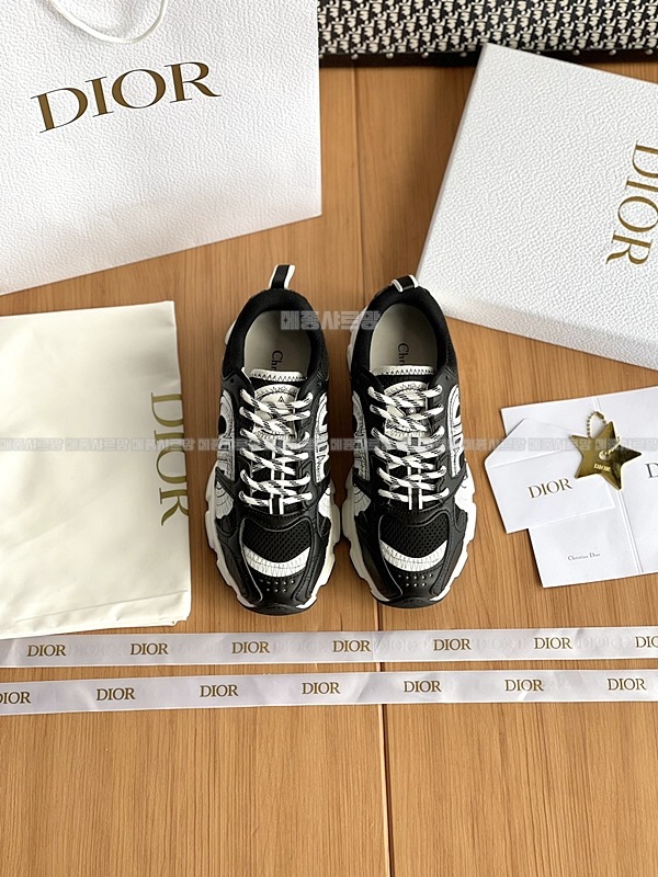 디올 크로노 스니커즈Weixin Image_20241226215254메종샤르망.jpg