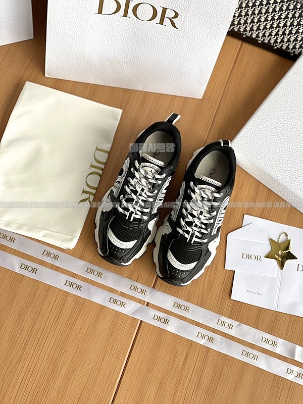 디올 크로노 스니커즈Weixin Image_202412262152531메종샤르망.jpg