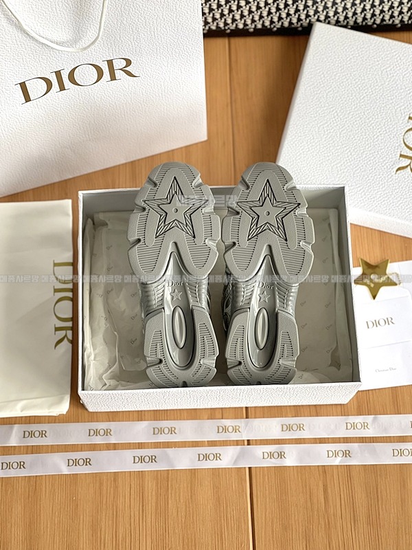 디올 크로노 스니커즈Weixin Image_20241226215246메종샤르망.jpg