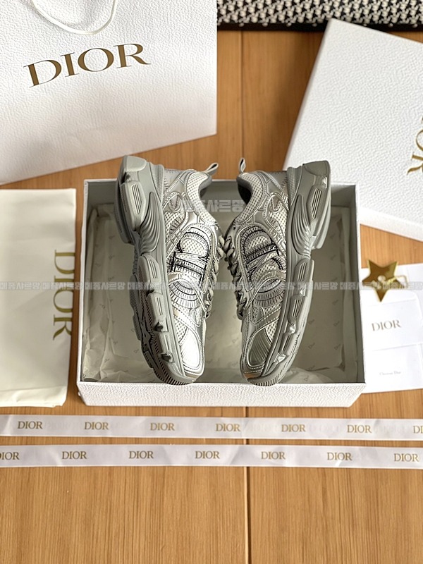 디올 크로노 스니커즈Weixin Image_202412262152471메종샤르망.jpg