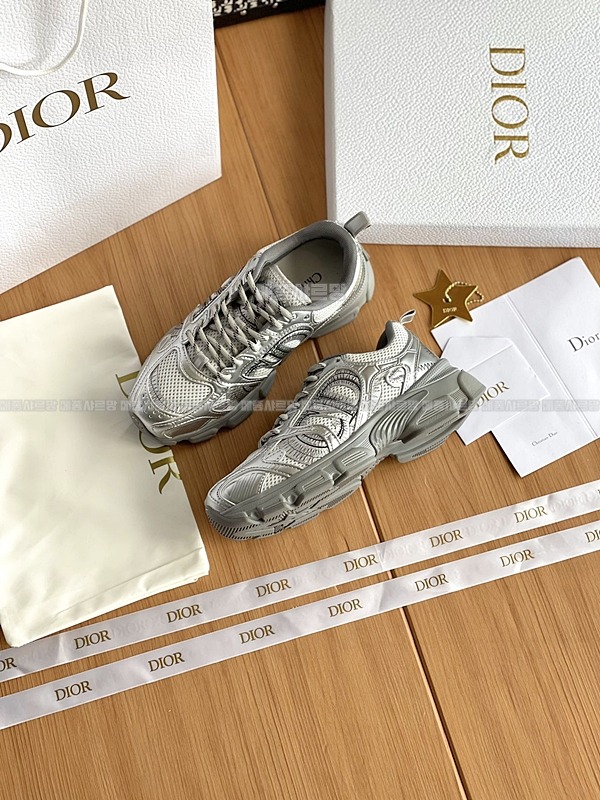 디올 크로노 스니커즈Weixin Image_202412262152472메종샤르망.jpg