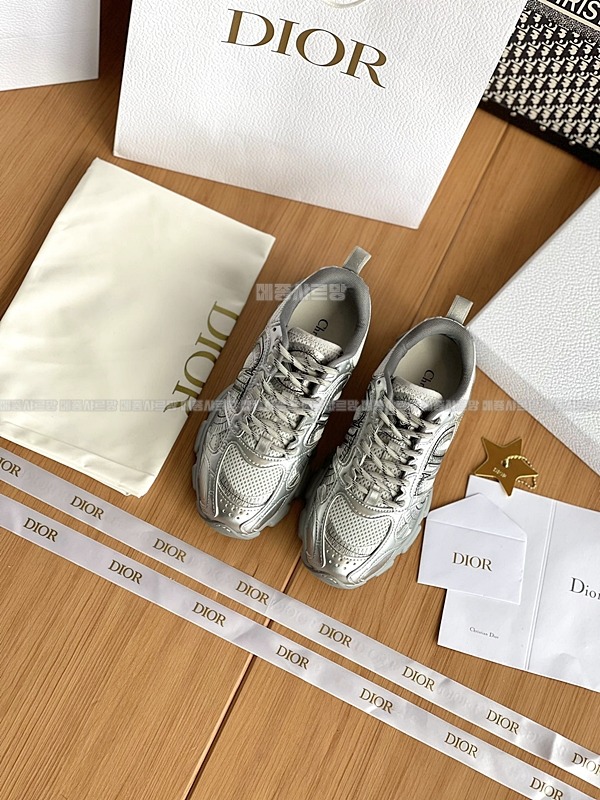 디올 크로노 스니커즈Weixin Image_202412262152481메종샤르망.jpg
