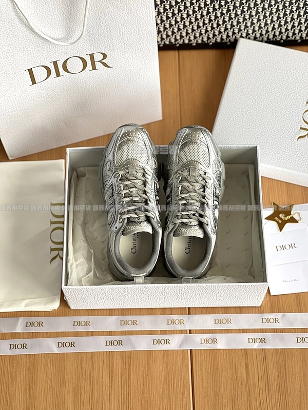 디올 크로노 스니커즈Weixin Image_202412262152482메종샤르망.jpg