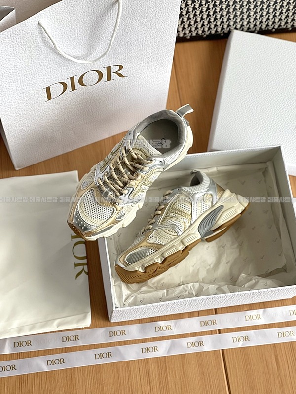 디올 크로노 스니커즈Weixin Image_20241226215242메종샤르망.jpg