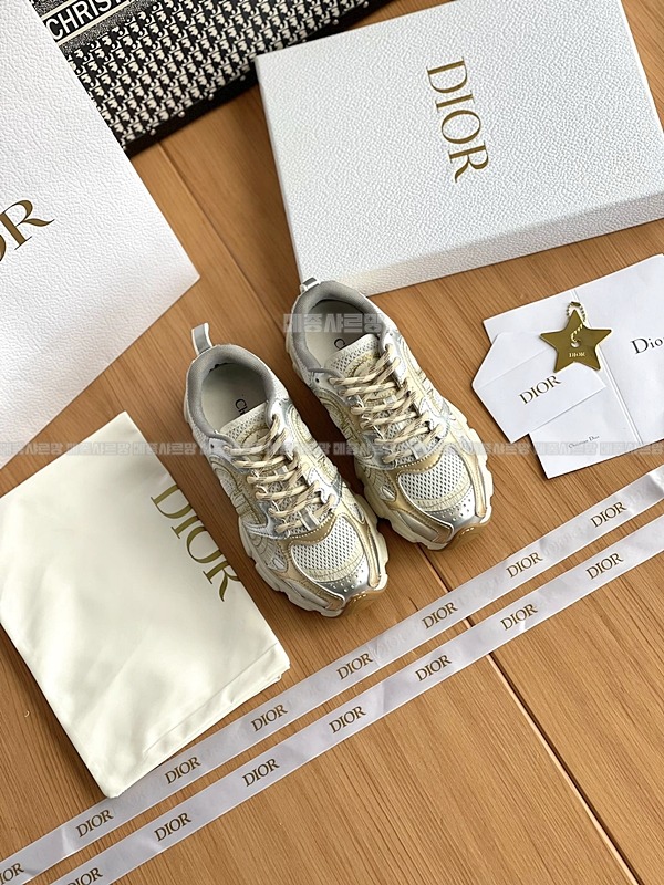 디올 크로노 스니커즈Weixin Image_202412262152441메종샤르망.jpg