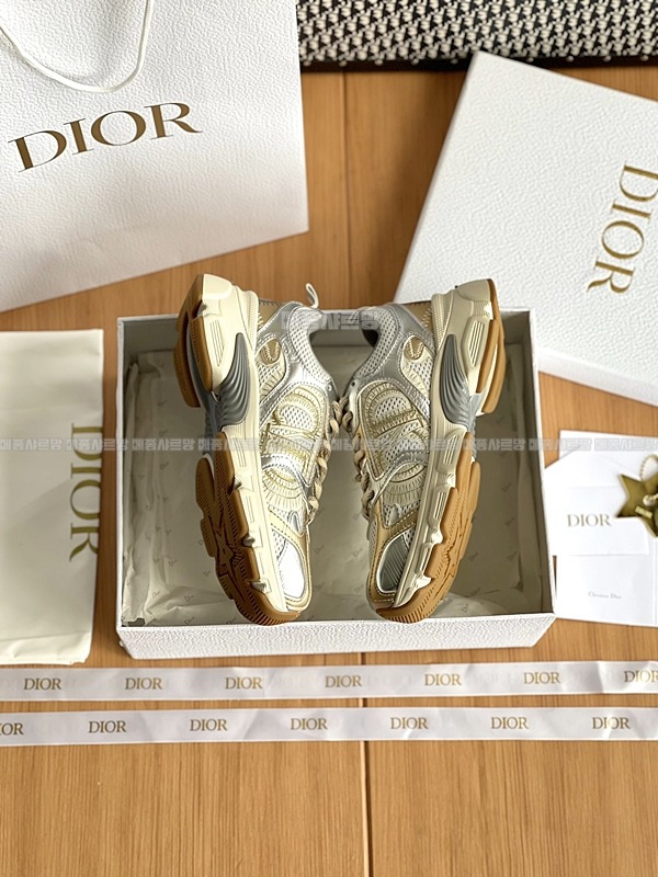 디올 크로노 스니커즈Weixin Image_202412262152421메종샤르망.jpg