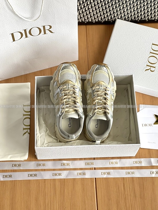 디올 크로노 스니커즈Weixin Image_202412262152431메종샤르망.jpg