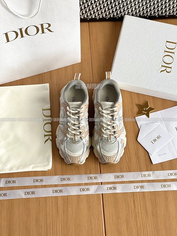 디올 크로노 스니커즈Weixin Image_20241226215250메종샤르망.jpg