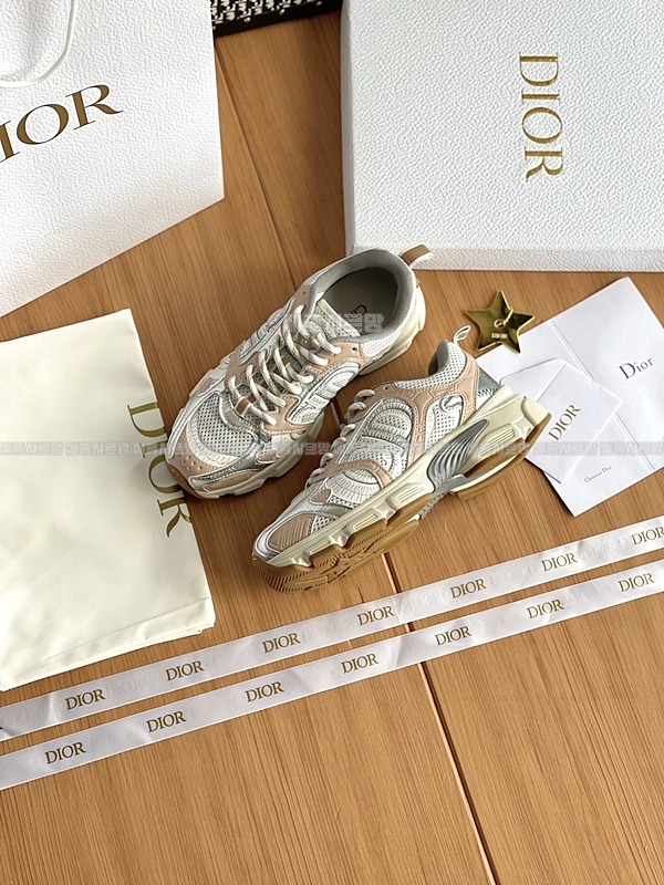 디올 크로노 스니커즈Weixin Image_202412262152491메종샤르망.jpg