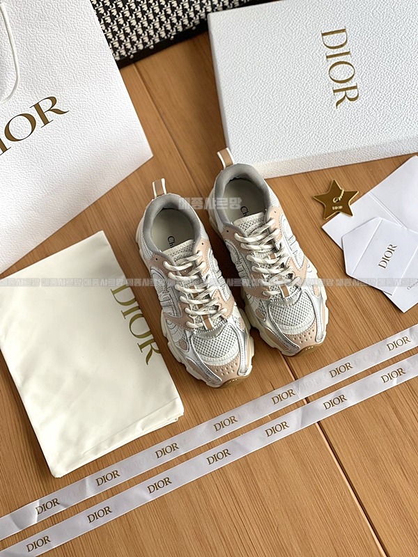 디올 크로노 스니커즈Weixin Image_202412262152501메종샤르망.jpg