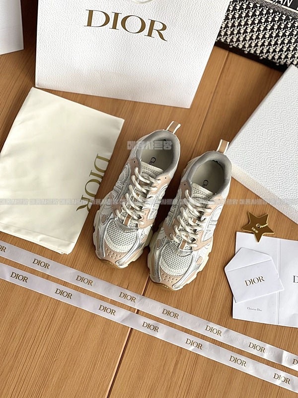 디올 크로노 스니커즈Weixin Image_202412262152502메종샤르망.jpg