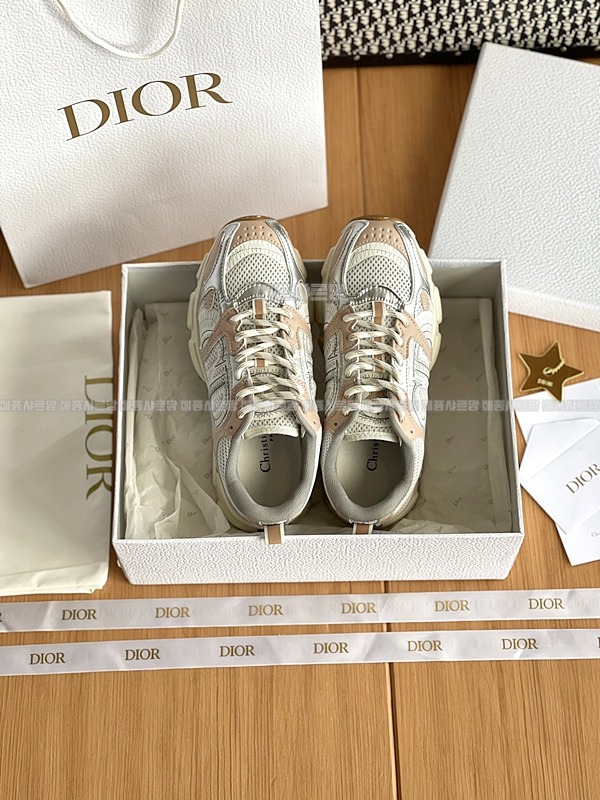 디올 크로노 스니커즈Weixin Image_202412262152503메종샤르망.jpg