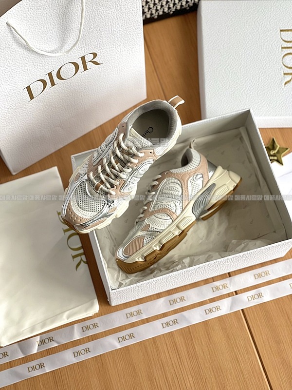 디올 크로노 스니커즈Weixin Image_202412262152504메종샤르망.jpg