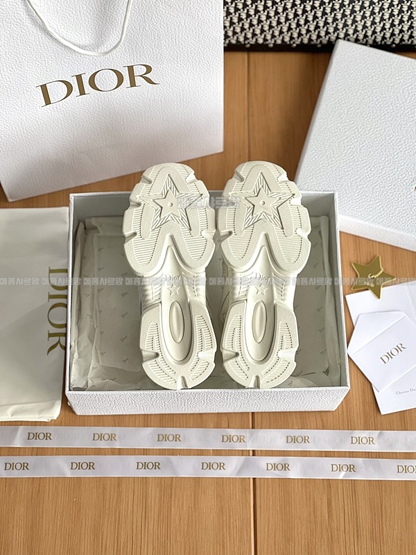 디올 크로노 스니커즈Weixin Image_20241226215250메종샤르망.jpg