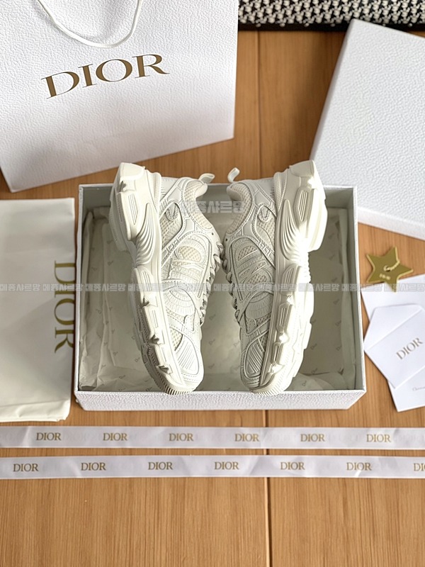 디올 크로노 스니커즈Weixin Image_202412262152512메종샤르망.jpg