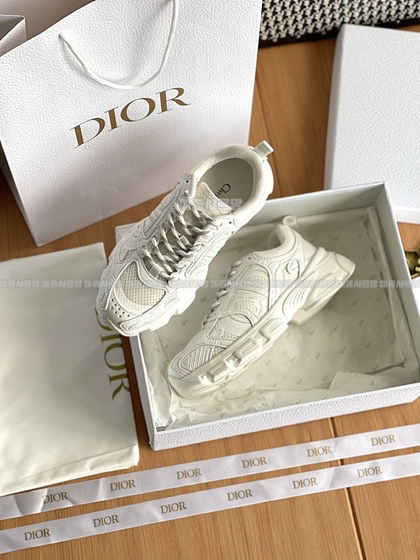 디올 크로노 스니커즈Weixin Image_202412262152511메종샤르망.jpg