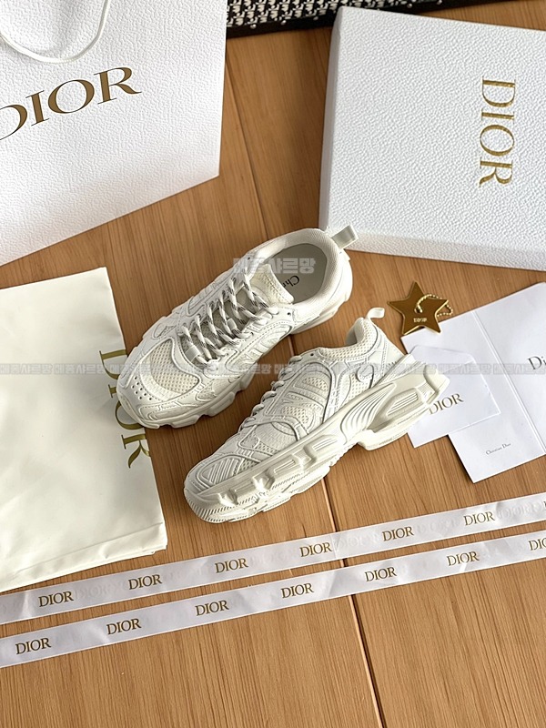 디올 크로노 스니커즈Weixin Image_202412262152513메종샤르망.jpg