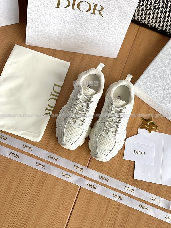 디올 크로노 스니커즈Weixin Image_202412262152522메종샤르망.jpg