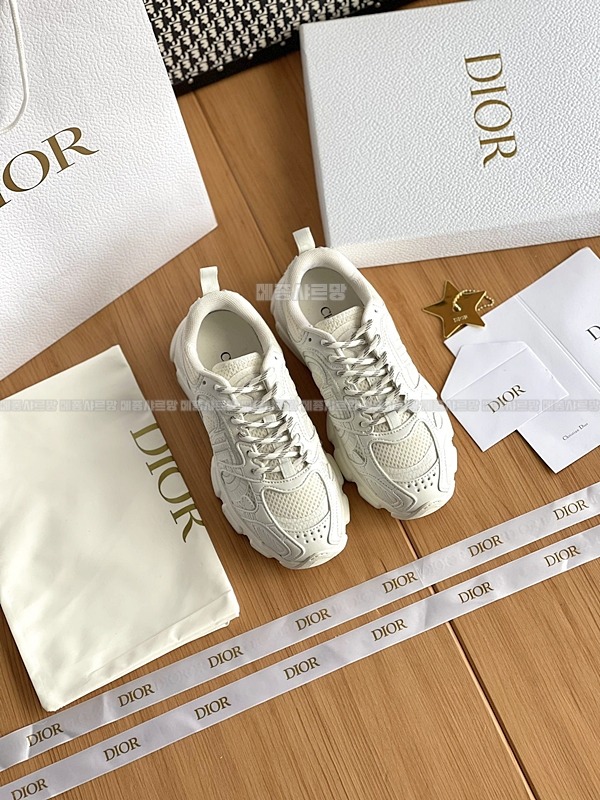 디올 크로노 스니커즈Weixin Image_202412262152521메종샤르망.jpg