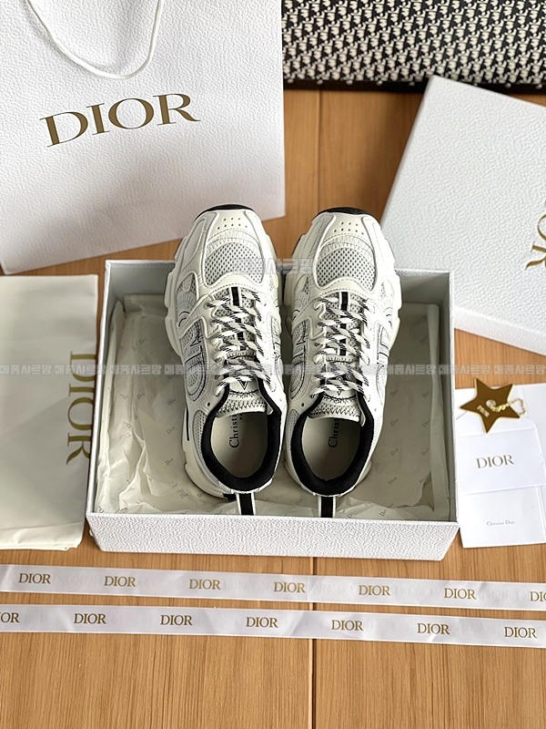 디올 크로노 스니커즈Weixin Image_20241226215245메종샤르망.jpg