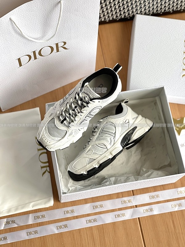 디올 크로노 스니커즈Weixin Image_202412262152451메종샤르망.jpg