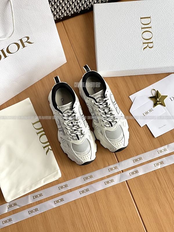 디올 크로노 스니커즈Weixin Image_202412262152461메종샤르망.jpg