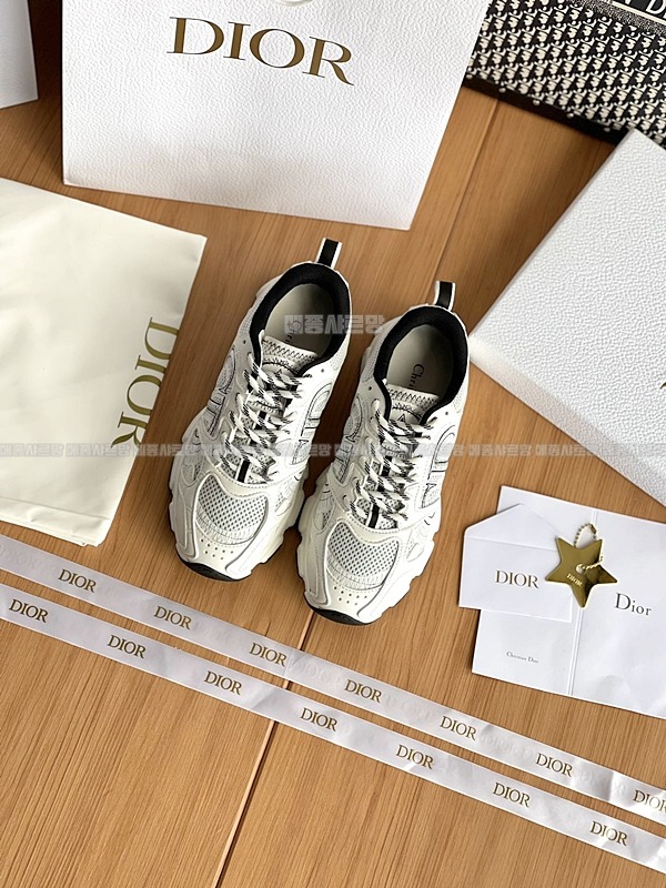 디올 크로노 스니커즈Weixin Image_202412262152462메종샤르망.jpg