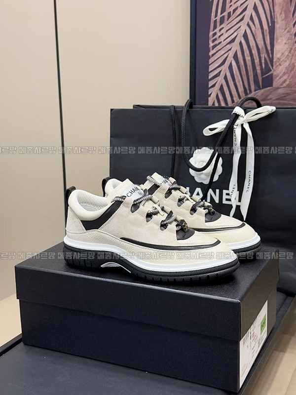 샤넬25c크루즈스니커즈20241228-181446-003메종샤르망.JPG