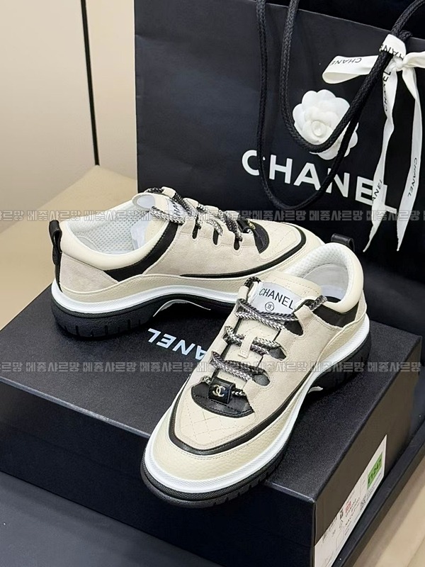 샤넬25c크루즈스니커즈20241228-181447-010메종샤르망.JPG