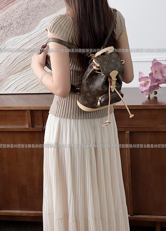 루이비통모노그램몽수리미니백팩20260111 015415 003루이비통모노그램몽수리미니백팩.jpg