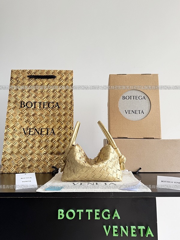 보테가베네타탑핸들루프백20260211 172535 001보테가베네타탑핸들루프백.jpg