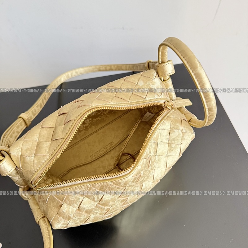 보테가베네타탑핸들루프백20260211 172536 010보테가베네타탑핸들루프백.jpg