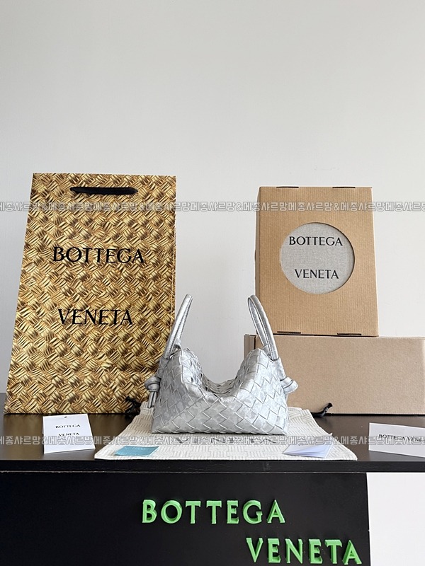 보테가베네타탑핸들루프백20260211 172537 021보테가베네타탑핸들루프백.jpg