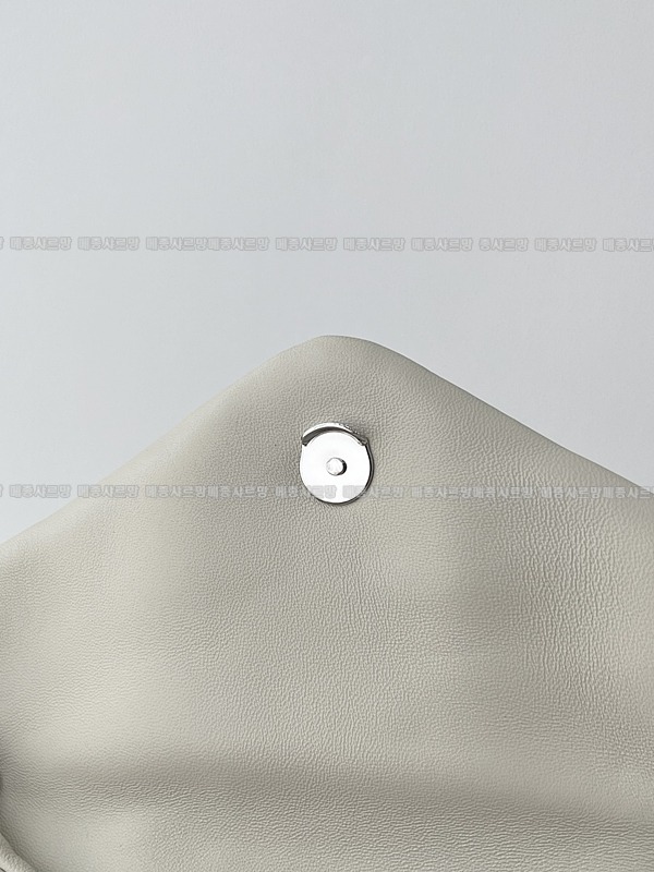 생로랑루루푸퍼크로스백 20260414-155732-011 .jpg