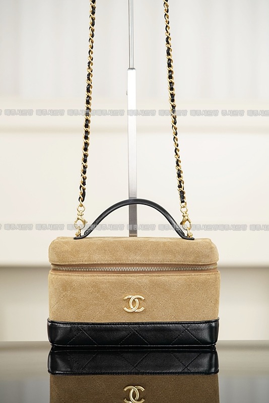 샤넬26SS체인탑핸들코스메틱케이스  20260418-162439-000.jpg