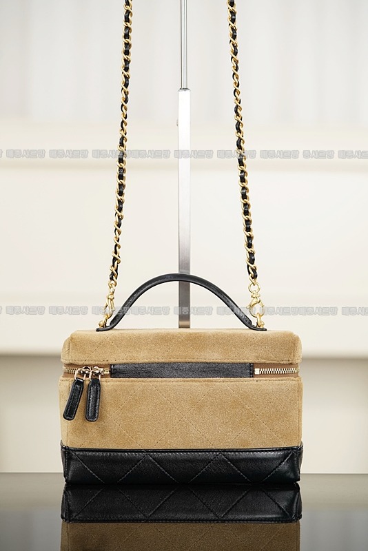 샤넬26SS체인탑핸들코스메틱케이스  20260418-162439-001.jpg