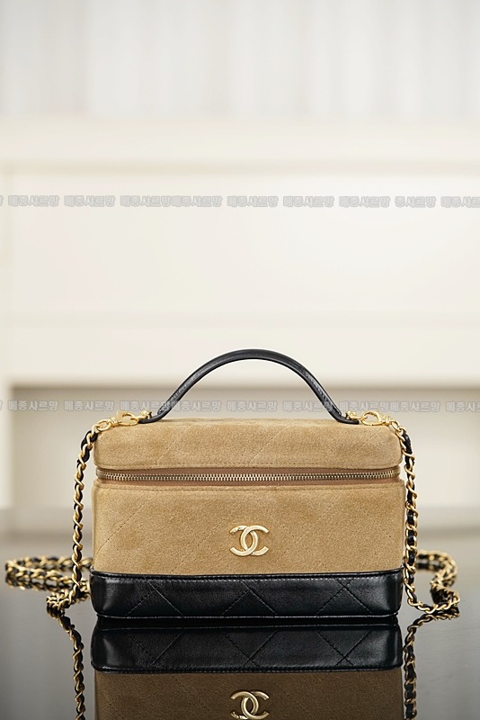 샤넬26SS체인탑핸들코스메틱케이스  20260418-162439-005.jpg