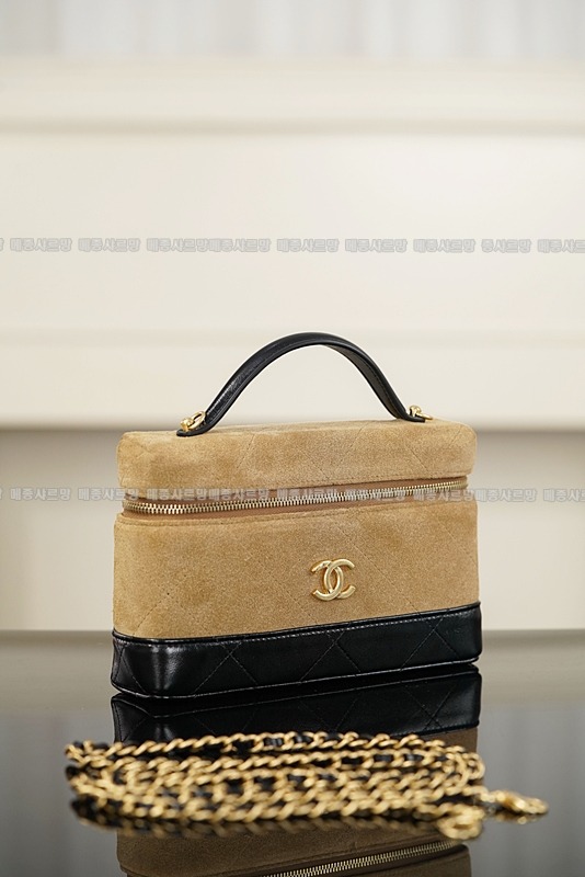 샤넬26SS체인탑핸들코스메틱케이스  20260418-162439-004.jpg