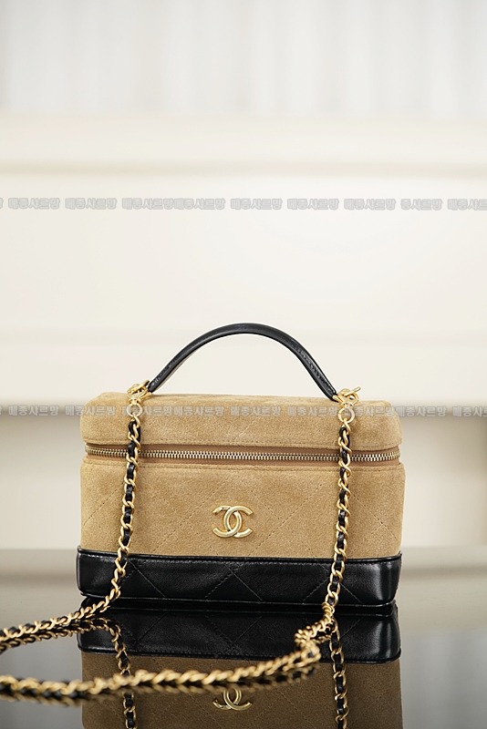 샤넬26SS체인탑핸들코스메틱케이스  20260418-162439-003.jpg