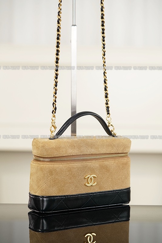 샤넬26SS체인탑핸들코스메틱케이스  20260418-162439-002.jpg