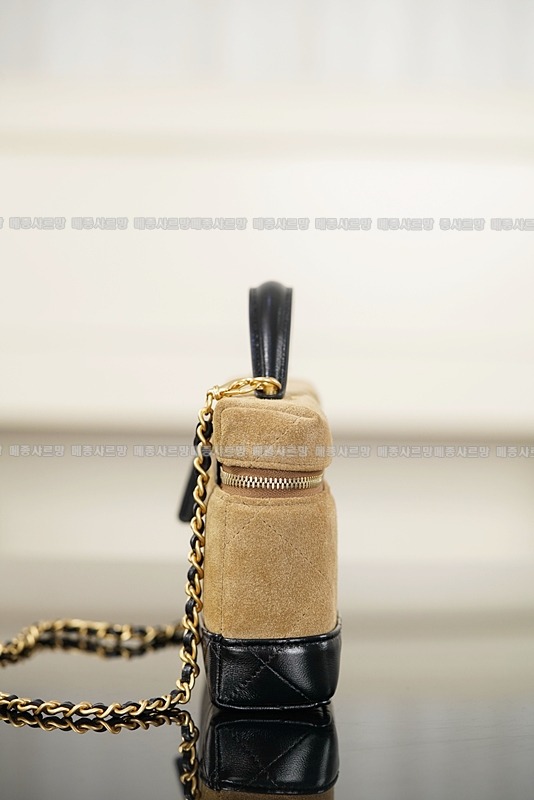 샤넬26SS체인탑핸들코스메틱케이스  20260418-162439-006.jpg