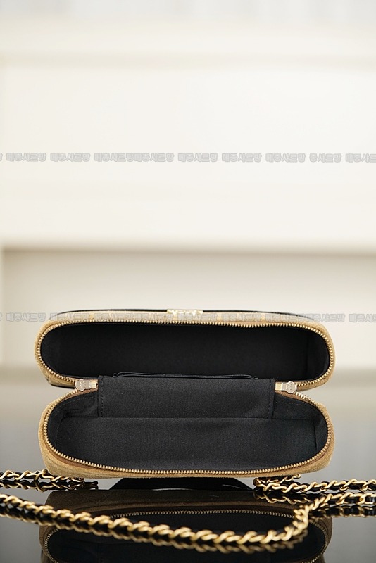 샤넬26SS체인탑핸들코스메틱케이스  20260418-162440-007.jpg
