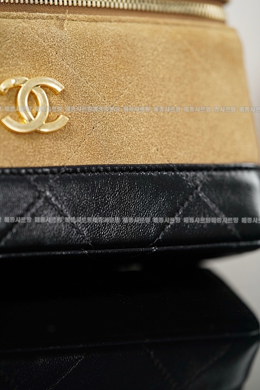샤넬26SS체인탑핸들코스메틱케이스  20260418-162441-014.jpg