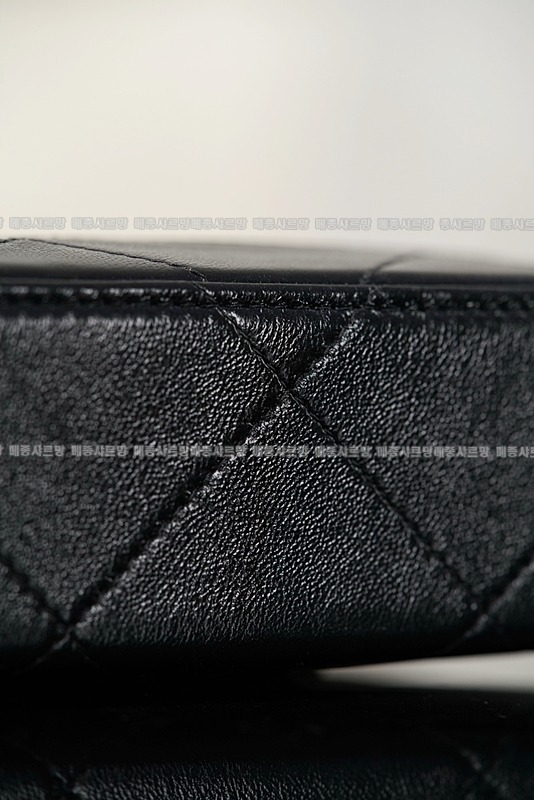 샤넬26SS체인탑핸들코스메틱케이스  20260418-162441-013.jpg