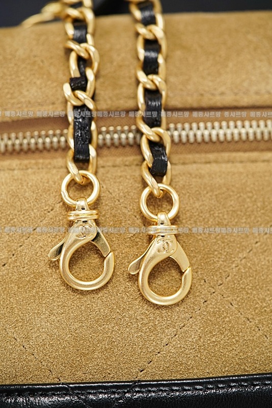 샤넬26SS체인탑핸들코스메틱케이스  20260418-162441-018.jpg