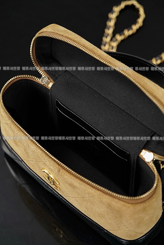 샤넬26SS체인탑핸들코스메틱케이스  20260418-162442-022.jpg