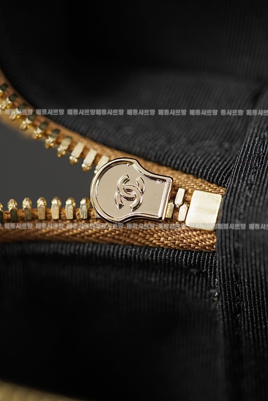 샤넬26SS체인탑핸들코스메틱케이스  20260418-162443-026.jpg