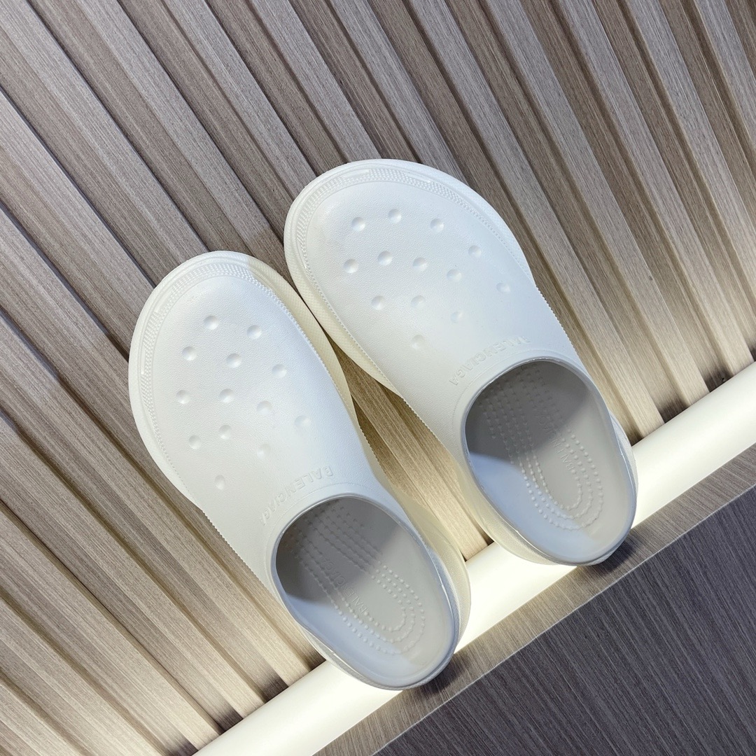 발렌시아가x크록스슬리퍼